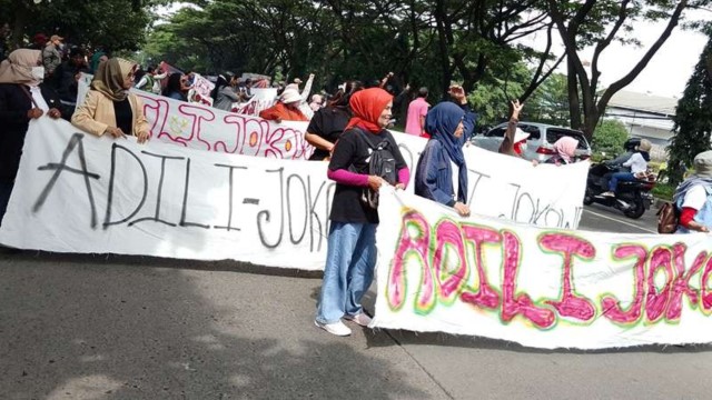 Masyarakat Sudah Mulai Turun Aksi Tangkap dan Adili Jokowi: Hari Ini Serentak di Polda Jabar, Jakarta, dan Sumut