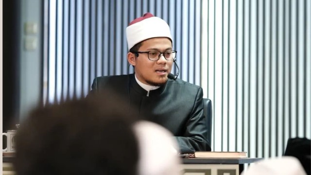 Menarik! Ustadz Nuruddin Debat dengan Profesor Amerika Soal Al-Quran, Ini Yang Terjadi