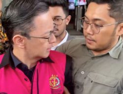 Tom Lembong Tak Terima Dihalangi Kejaksaan Saat Bicara ke Wartawan: Saya Punya Hak Bicara!