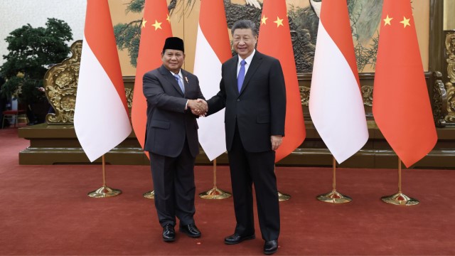 IRONI Upah: Pekerja Indonesia Kesulitan di Negeri Sendiri, TKA China Berlimpah di Nusantara