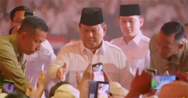 Detik-Detik Prabowo Tegur Paspampres ketika Salami Kader, Netizen: Serba Salah...