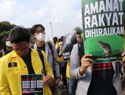 Aksi Unjuk Rasa Indonesia Gelap di Depan Istana, Berikut Lima Tuntutan Mahasiswa