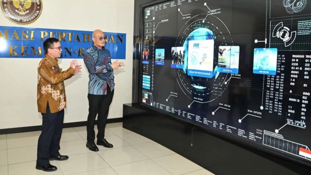 DUH! Kemenhan Pamer Media Interaktif ke Deddy Corbuzier, Tulisan Lorem Ipsum di Layar Bikin Salfok