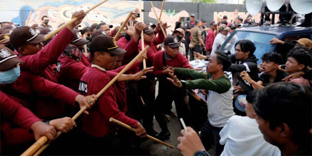 2 Polisi Peras Sejoli di Semarang Dihukum Demosi, Aiptu Kusno 8 Tahun, Aipda Roy Legowo 7 Tahun