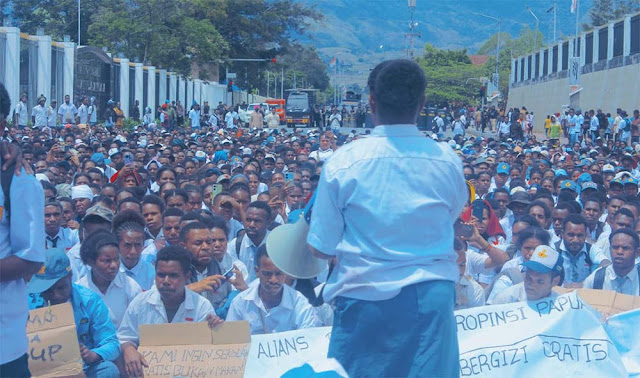 Heboh! Siswa di Papua Demo Tolak MBG: Kami Bisa Cari Makan Sendiri!