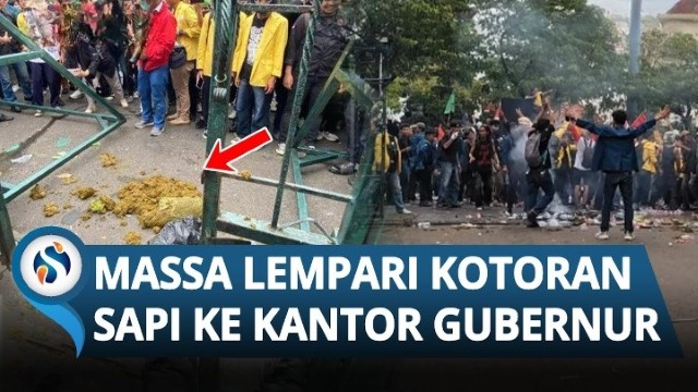 KERAS! Di Semarang Massa Aksi Melempar Kotoran Sapi Sebagai Simbol Kebobrokan Pemerintah