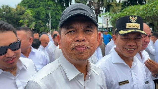 Hari Pertama Menjabat, Gubernur Jabar Dedi Mulyadi Pecat Kepala SMAN 6 Depok