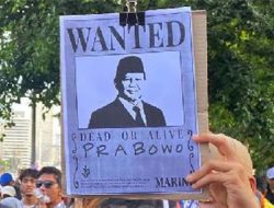 Massa Aksi Indonesia Gelap Sebarkan Poster Wanted Prabowo dan Gibran