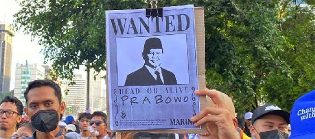 Massa Aksi Indonesia Gelap Sebarkan Poster Wanted Prabowo dan Gibran