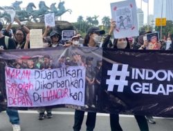 Massa Aksi Indonesia Gelap Kritik Pembredelan Band Sukatani, Polisi Diminta Diam: Bapak Bicara Kami Makin Geram