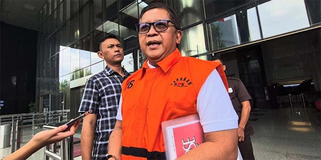 Hasto: Rompi Oranye dan Borgol Lambang Perjuangan Saya