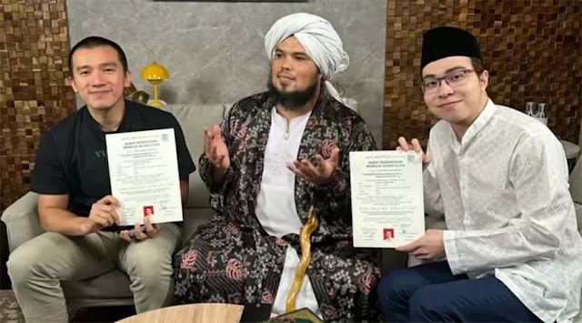 Dokter Richard Lee Resmi Mualaf, Syahadat Ulang Disaksikan Ustaz Derry Sulaiman dan Felix Siauw