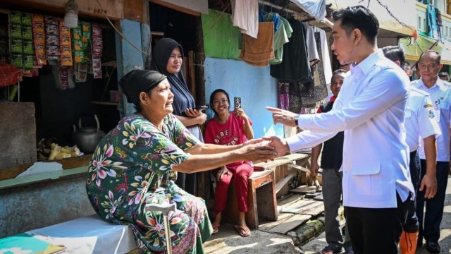 MAKJLEB! Ngobrol Sama Gibran, Jawaban Emak-Emak Korban Banjir Jadi Sorotan: Wapres Nggak Ada Harga Dirinya