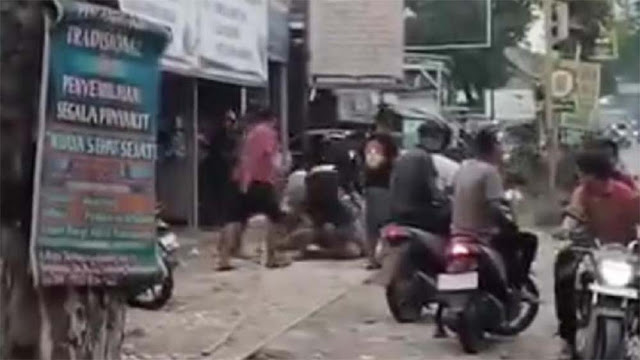 Viral 2 Debt Collector di Grobogan Diamuk Massa usai Coba Tarik Paksa Motor Warga