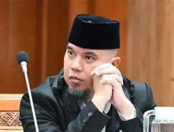 Sentil Musisi yang Gugat UU Hak Cipta, Gaya Tulisan Ahmad Dhani Dibilang Mirip Kitab Suci