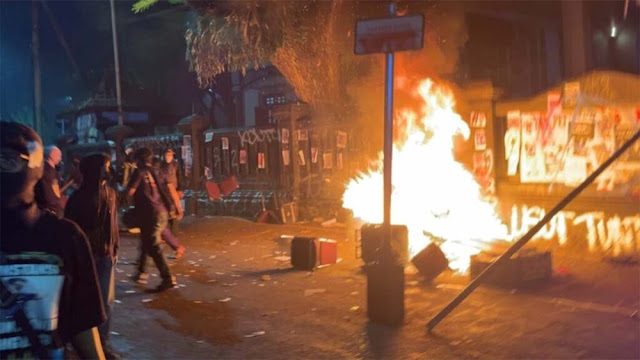 Demo Tolak UU TNI di Malang Rusuh Bakar Gedung DPRD, Sejumlah Orang Ditangkap