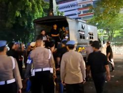 BRUTAL! Wartawan Tempo Dibanting Saat Rekam Polisi Tangkap Demonstran May Day di Semarang