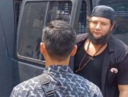 Rajin Ibadah dan Khatam Al-Qur’an 3 Kali, Ammar Zoni Disebut Pak Kiai di Penjara