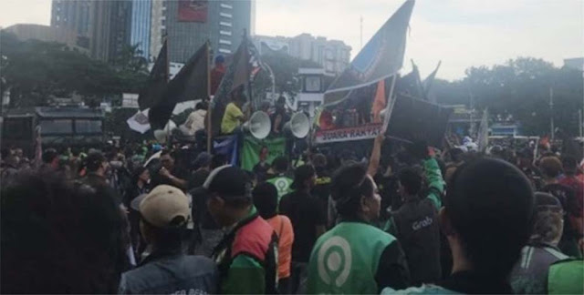Larang Perwakilan Kemenhub Naik Mobil Komando, Massa Ojol: Suruh Menterinya ke Sini!