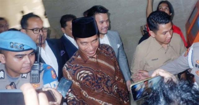 Ahmad Khozinudin: Jokowi Setop Kecoh 270 Rakyat Indonesia dengan Urusan Ijazah