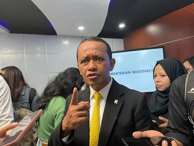 Menteri ESDM Bahlil Lahadalia Dihadang Aktivis di Sorong, Protes Tambang Nikel di Raja Ampat