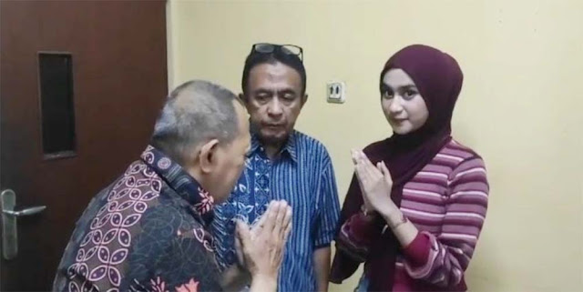 Gegara Lapar, Pria Lansia Aniaya Wanita Penumpang Transjakarta
