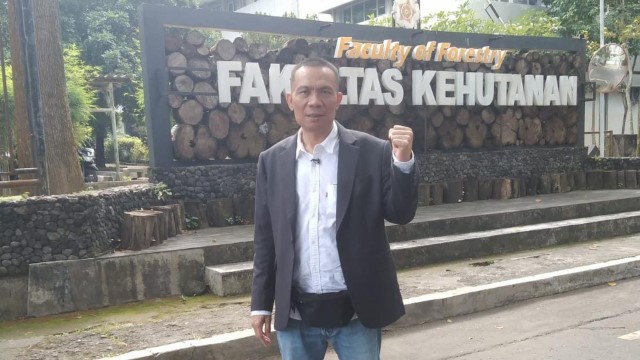 Datangi Langsung Almamaternya, Rismon Tagih Janji UGM!