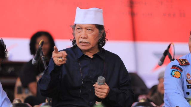Ramalan Cak Nun 12 Tahun Lalu Terbukti: Iran Diserang, Saudi Bela Israel, Indonesia Terbelah!