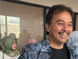 Roy Suryo Datangi Lokasi Pasar Pramuka, Ditemukan Banyak Pemberitahuan soal Ijazah