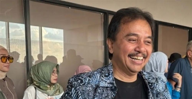 Roy Suryo Datangi Lokasi Pasar Pramuka, Ditemukan Banyak Pemberitahuan soal Ijazah