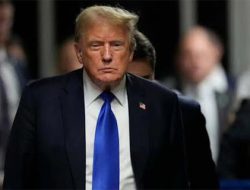 Donald Trump Ngamuk dan Somasi Media Massa