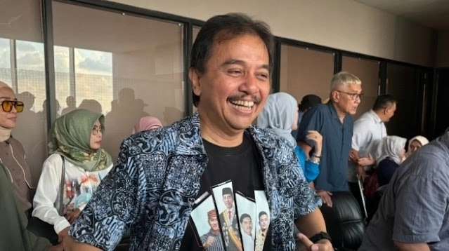 Drone Emprit: Publik Lebih Percaya Roy Suryo Cs Ketimbang Jokowi di Kasus Ijazah