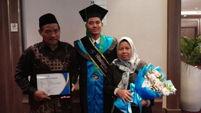 Januar Anak Buruh Tani di Karawang Raih Predikat Cumlaude, Berjuang Ditengah Sakitnya