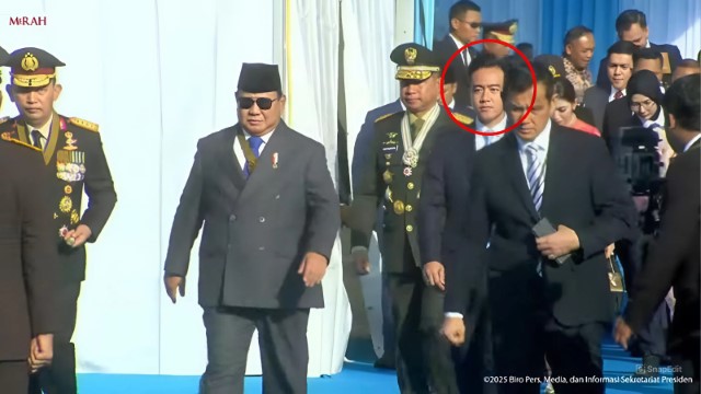 Gibran Tak Berjalan Beriringan Dengan Prabowo di HUT Bhayangkara, Respons Publik: Kasihan Sekali Tidak Dianggap