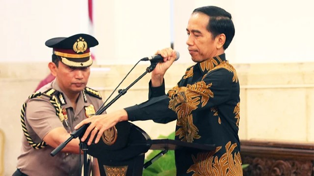 Kapolri Minta Dievaluasi? Tapi Siapa Yang Berani Evaluasi Jokowi?