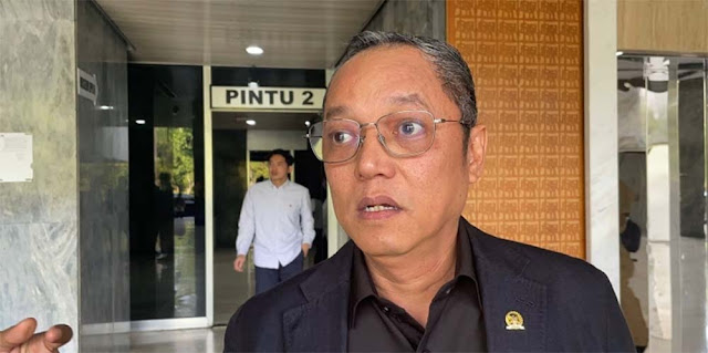 Lebih Bagus Gibran Berkantor di Papua daripada Bagi-bagi Skincare