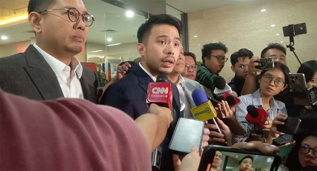 Ogah Tunjukkan Ijazah Jokowi, Kuasa Hukum: Percaya Puslabfor atau Roy Suryo?
