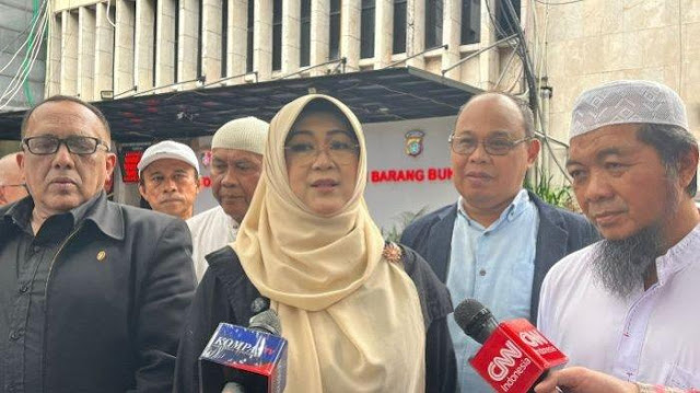 Ijazah Jokowi Tidak Diperlihatkan, Dokter Tifa Tolak Jawab Sebagian Pertanyaan Penyelidik