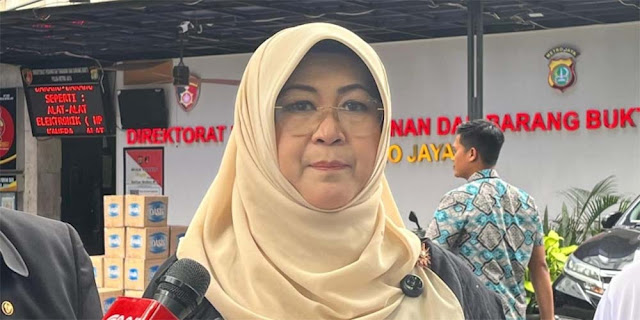 Dokter Tifa Dicecar 68 Pertanyaan terkait Ijazah Jokowi