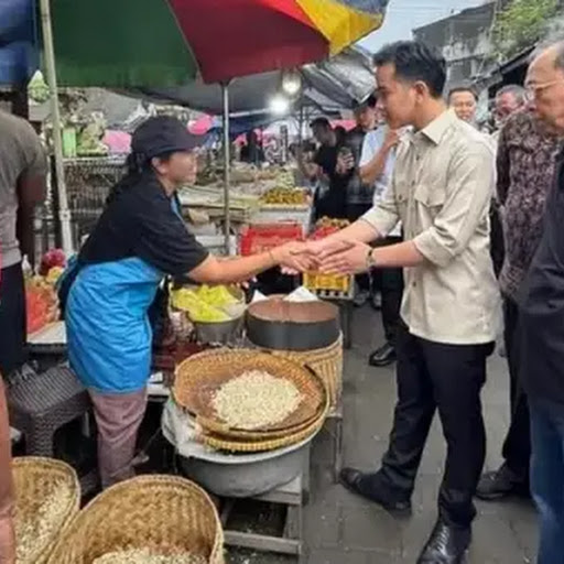 Blusukan ke Sawah hingga Pasar, Gibran: Turun ke Lapangan Tuh Bukan Pencitraan
