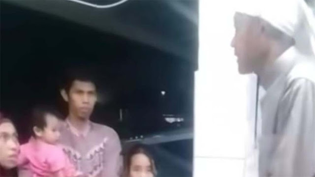 Viral Pria Berjubah Dikejar Warga Usai Lecehkan Anak di Sulsel