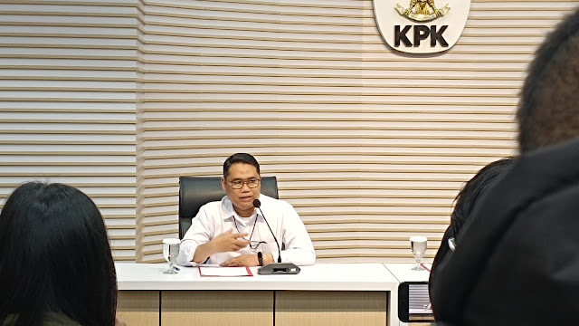 KPK Serahkan Hasil Penyelidikan Korupsi Laptop Era Nadiem Makariem ke Kejagung