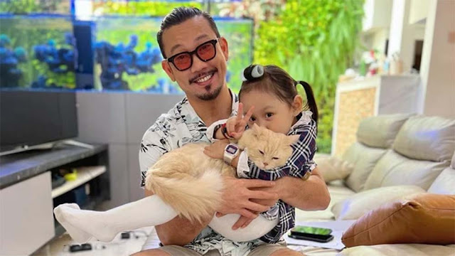 Denny Sumargo Ucapkan 2 Kalimat Syahadat, Kini Bebaskan Anak Pilih Agama Sendiri
