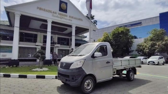 Gugatan Wanprestasi Jokowi, Mobil Esemka yang Selama Ini Gaib Tiba-tiba Muncul di Halaman PN Solo
