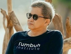 Rocky Gerung Datang Bersama Perempuan di Resepsi Luna Maya dan Maxime Bouttier, Siapa?