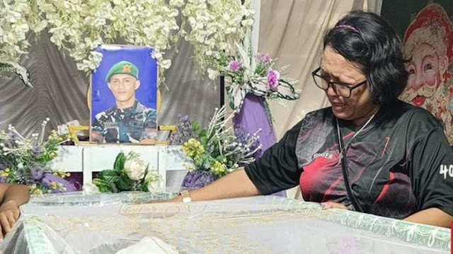 Tangis Histeris Ibunda Prada Lucky Saat Ibadah Tutup Peti “Mama Hancur, Nak!”