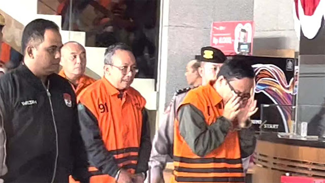 Pakai Rompi KPK, Immanuel Ebenezer Menangis saat Pertama Kali Muncul ke Publik