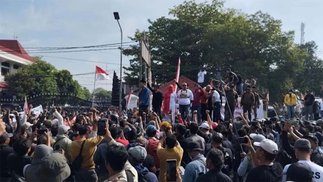 Isu Demo Besar 25 Agustus Membesar di Medsos, Massa Geruduk Alun-Alun Pati dan Gedung DPR RI?