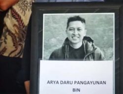 Keluarga Arya Daru Pangayunan Tolak Hasil Polisi, Temukan Amplop Misterius dengan Isi Mengherankan