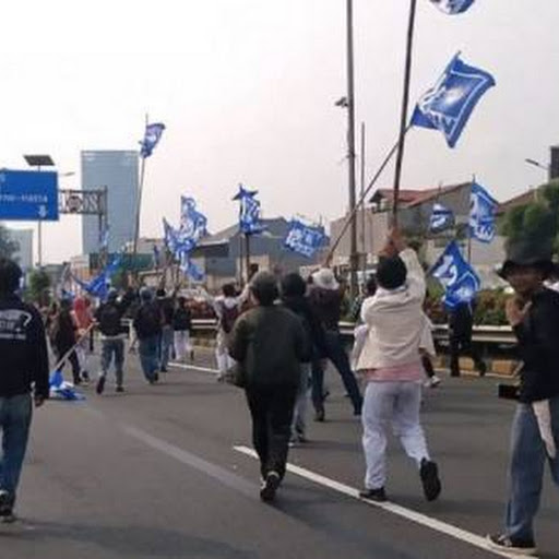 Bendera Parpolnya Dipegang Massa Demo DPR, PAN: Diambil dari Jalanan